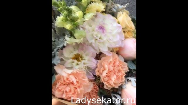 Красивый подарочный букет с пионами. «Смена сезонов» смотреть онлайн