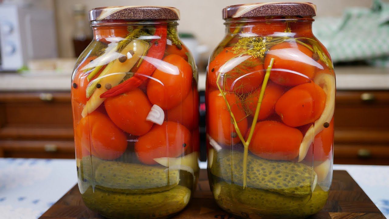 Самые вкусные в мире МАРИНОВАННЫЕ помидоры и огурцы на зиму, цыганка готовит.