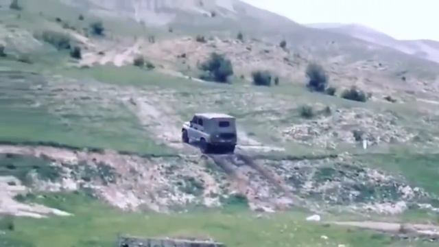 Вот как надо уходить от погони UAZ смотреть онлайн