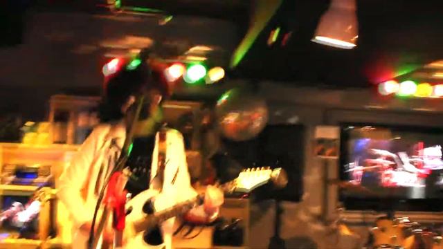 일렉치면서 노래하기 Queen Cover(퀸 커버) "Don't Stop Me Now" 서울 강남 데이트 7080 나비 라이브카페 통기타 라이브가수 '허완' смотреть онлайн