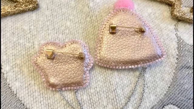 Брошь Шапочка и варежки. смотреть онлайн