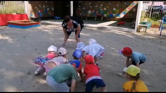 на цветочной полянке.mp4 смотреть онлайн
