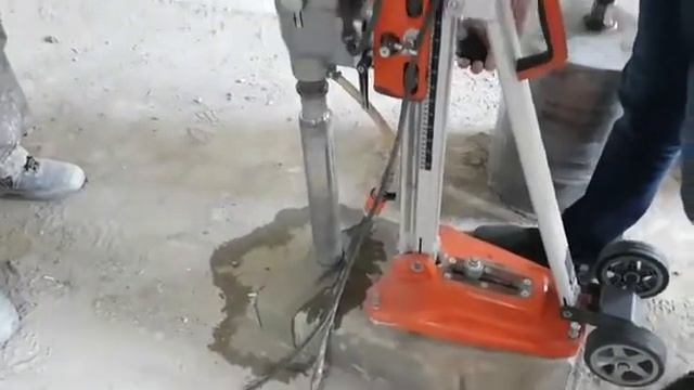 HUSQVARVA DMS 240 Διαμαντοδράπανο / καροτιέρα, υγράς κοπής, με βάση, 250mm, 2.4 kW - 965 17 36-03 смотреть онлайн