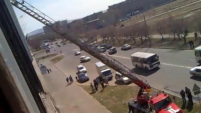 Соседи уснули с сигаретой. Пожар. Комсомольск. [Россия] смотреть онлайн