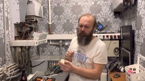 Чистка манометра, датчика температуры котла Viessmann Vitopend 100, обслуживание котла.