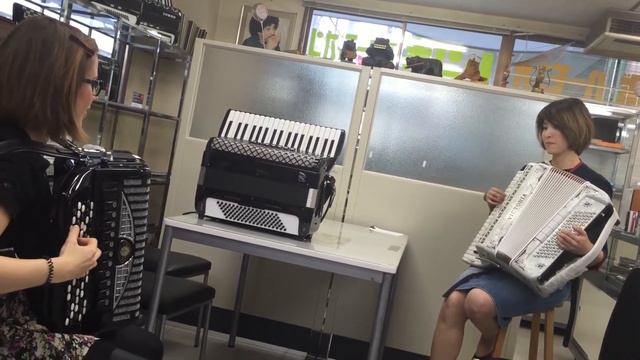 Yvonne Grünwald La Valse D'Amelie in Tokio Music School spontaneos accordion duet смотреть онлайн