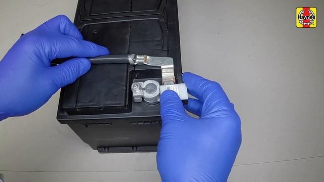 How to Replace the battery on the Ford Focus 2014 to 2018 смотреть онлайн