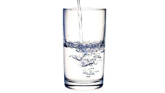 Pouring water/liquid into a glass sound effect [HQ] смотреть онлайн