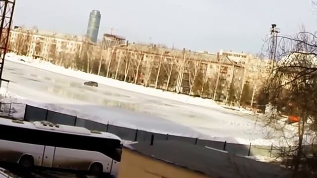 Ледовая трасса на стадионе Юность смотреть онлайн