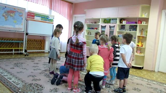 Фрагмент 3 открытого занятия по английскому языку "В деревне с попугаем Кешей" в средней группе. смотреть онлайн