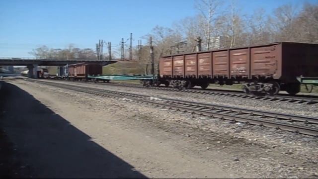 По старым местам Малого кольца Московской ж/д №1. Тепловоз 2М62У-0042 (ТЧ-15) с грузовым поездом. смотреть онлайн
