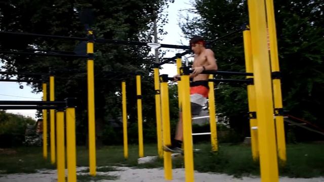 12 ЛЁГКИХ И КРАСИВЫХ ЭЛЕМЕНТОВ НА БРУСЬЯХ ⚡️ ВОРКАУТ ЭЛЕМЕНТЫ смотреть онлайн