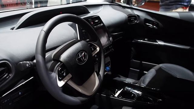Toyota Prius Plug In Hybrid смотреть онлайн