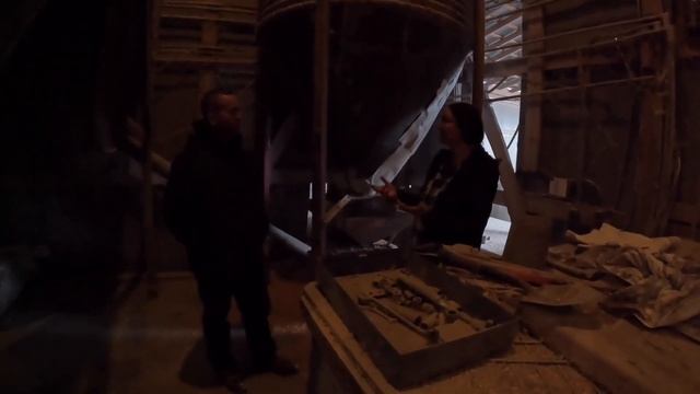 Behind the scenes look at Hays Feed & Seed, Hays KY. What does a feed mill do? смотреть онлайн