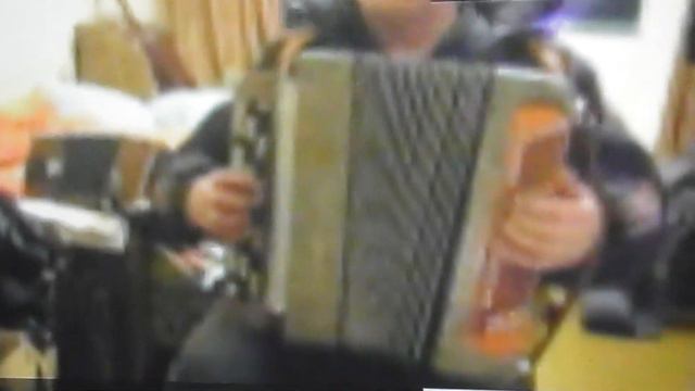 2012г\мимоходом у земляка\ивана\митрофаныча\безденежного\поиграл чуток на его баяне\посмотрел\гармо смотреть онлайн