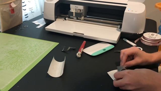 Reverse Weeding Small and Thin Fonts with Adhesive Vinyl Cut with Your Cricut смотреть онлайн