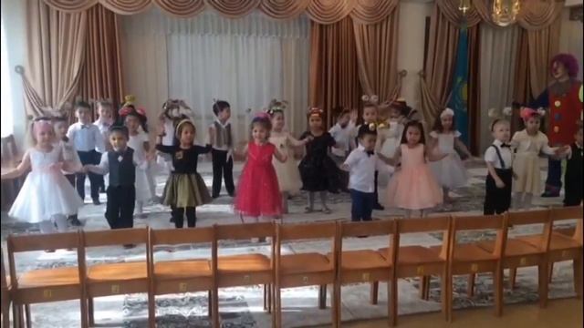 Детский сад. 8 марта. Поздравляем наших мам. смотреть онлайн