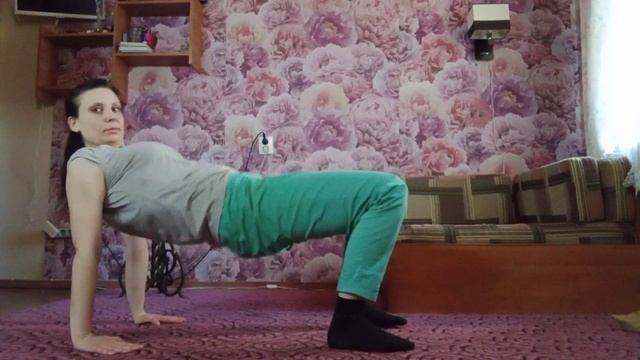 Физические упражнения: последовательность из 4 асан. смотреть онлайн