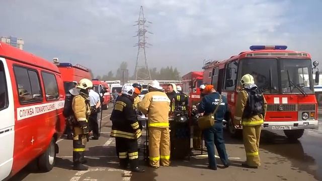 В Казани горит ТЦ "Порт" (Казань, Татарстан) смотреть онлайн