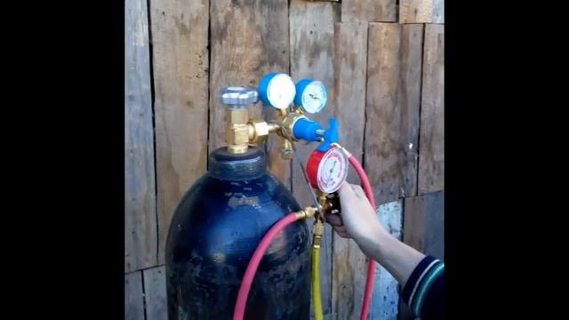 Демонстрация работы оборудования для ремонта амортизаторов на примере стойки японского производства смотреть онлайн