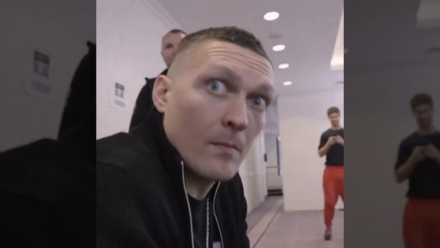 Усик заочно пообщался с Тайсоном Фьюри: Передайте Александру, что я иду! смотреть онлайн