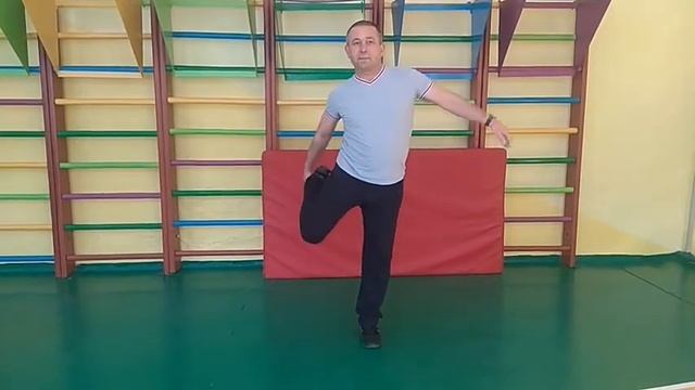 Упражнения на гибкость (Перевальская гимназия №1) смотреть онлайн
