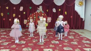 Танец белочек "Шишки,грибочки"