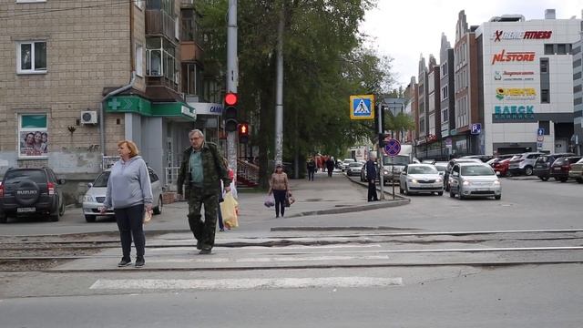 Светофор на Блюхера и Геодезической перевели в трёхфазный режим смотреть онлайн