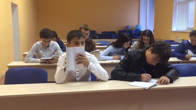 Первокурсник и старшекурсник смотреть онлайн