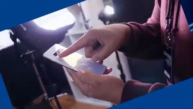 Samsung Galaxy S10 vs iPhone XS! Which Should You Buy 2019? смотреть онлайн