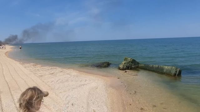 Голубицкая// Люди массово ныряют в море// Май 2023 г. смотреть онлайн