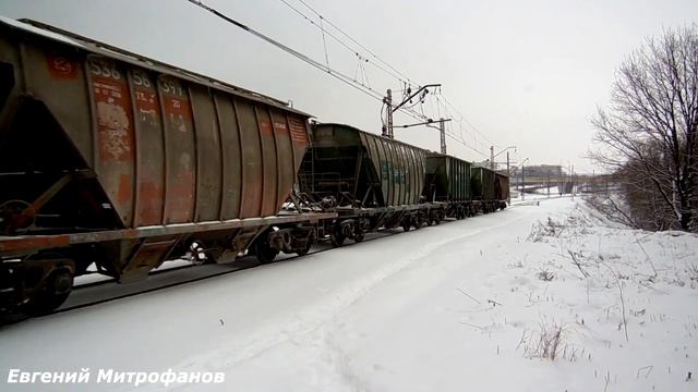 Электровоз ВЛ10У-601 (ТЧЭ-23) с грузовым поездом. смотреть онлайн