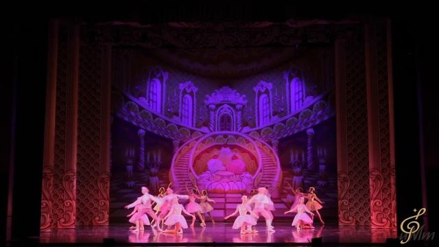 Фрагмент из балета"Щелкунчик". «Вальс цветов». смотреть онлайн