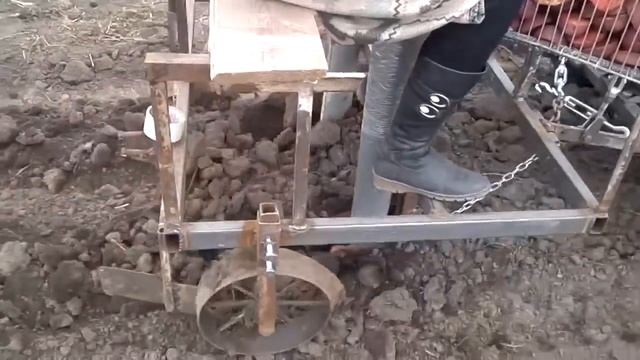мини трактор из Зубра Посадка картошки смотреть онлайн