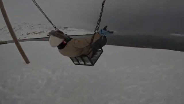 Качели с видом на Северный Ледовитый океан. смотреть онлайн