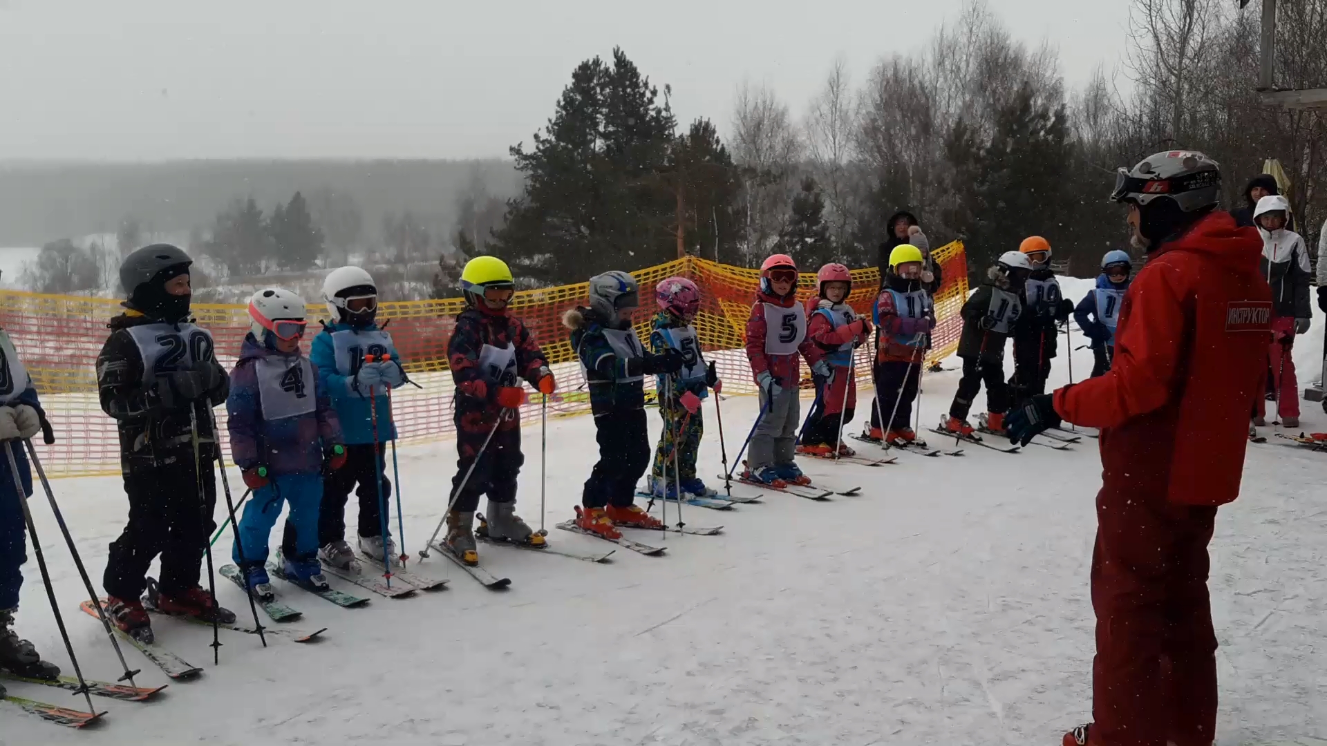 7 марта 2021 г. Детские соревнования по горным лыжам на горнолыжном комплексе "Заячья гора" смотреть онлайн