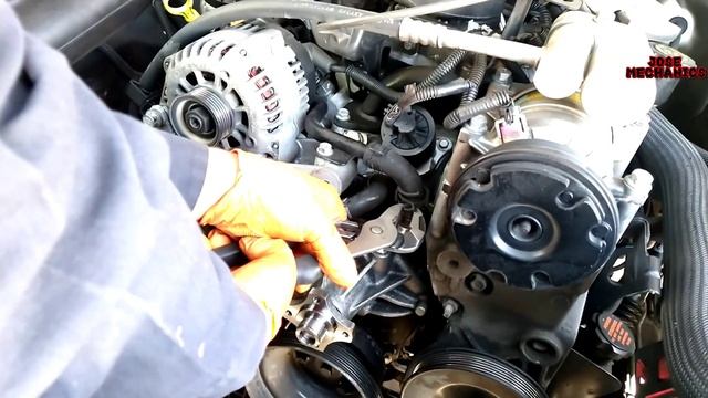 2000 Chevy Silverado 4.3 Cómo cambiar la bomba de el agua (How to change the water pump) смотреть онлайн