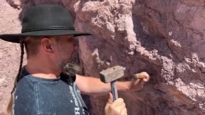 Добыча аметиста в Марокко.