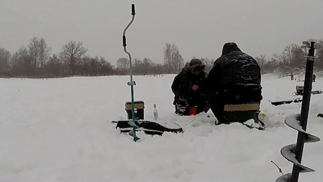 Рыбалка в глухозимье. Река Меза. смотреть онлайн