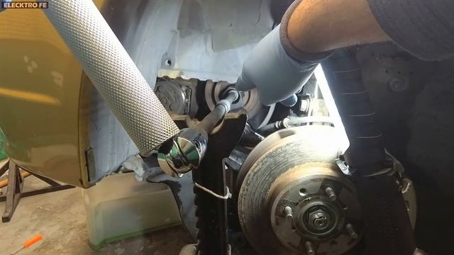 Como aflojar el tornillo de la polea del cigueñal a mano y como apretarlo (Honda) смотреть онлайн