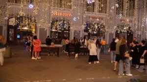 По ночной Никольской улице с тестом объектива Sony 18-105 f/4 на камере Sony zv-e10.