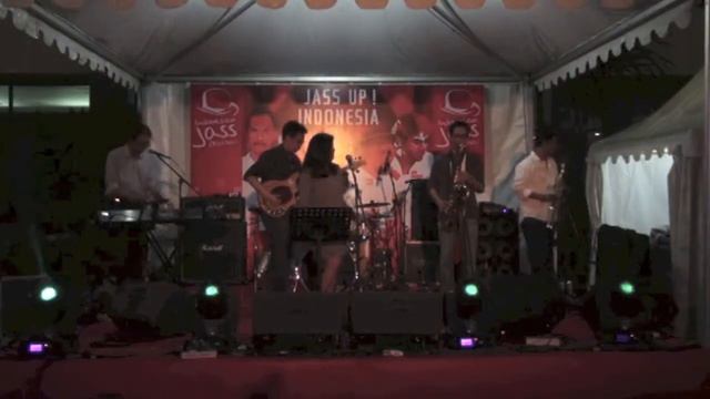 Ain't That a Kick In The Head - Paroeh Waktoe (Live at Indonesian Jass Festival 2013) смотреть онлайн