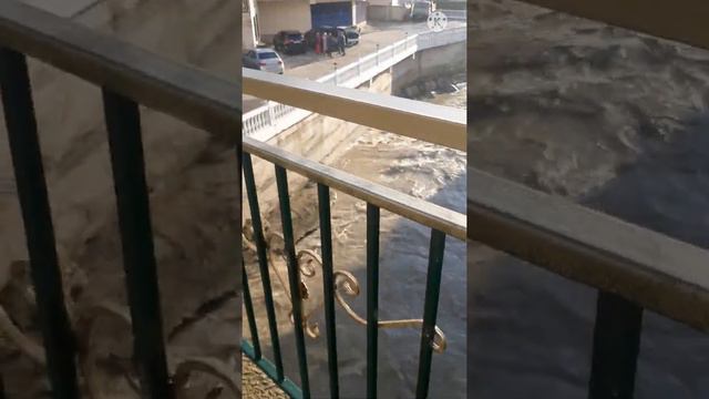 Последствия сильного дождя в Лоо смотреть онлайн