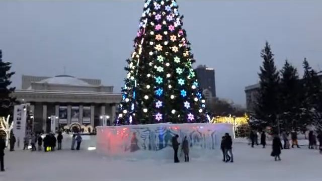 Главная елка Новосибирска и каток. смотреть онлайн