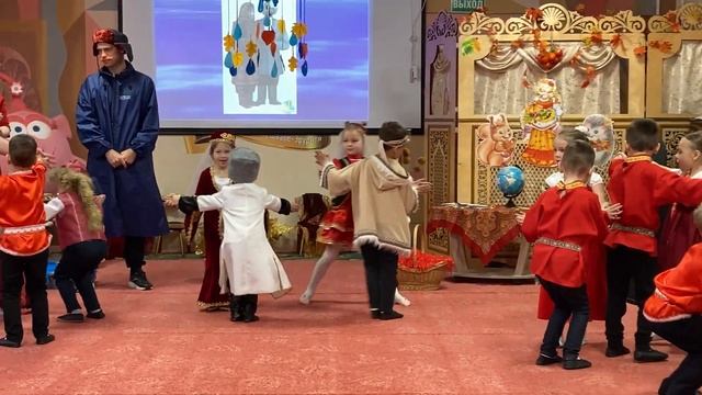 Танец "Кадриль". Группа №12 "Цветики-семицветики" смотреть онлайн