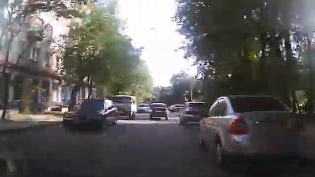 Нахалка на Акценте м567рм на встречке 11.08.2011 18.36 смотреть онлайн