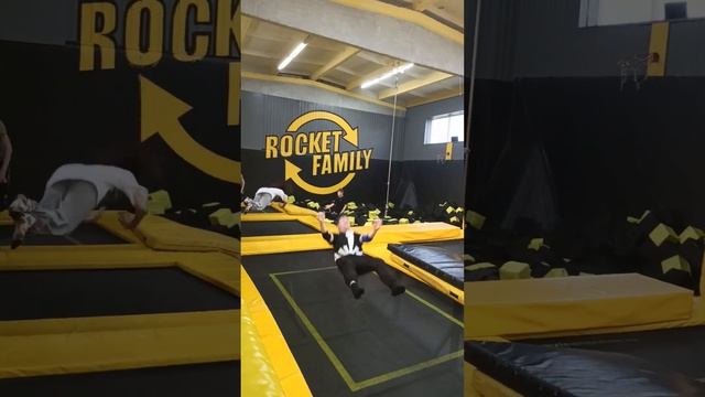 Скоро научусь.Как учусь сальто вперёд с кувырка с переворотом полвинта.#сальто #трюки #прыжки #бату