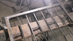 Дверь-решетка из профильной трубы своими руками