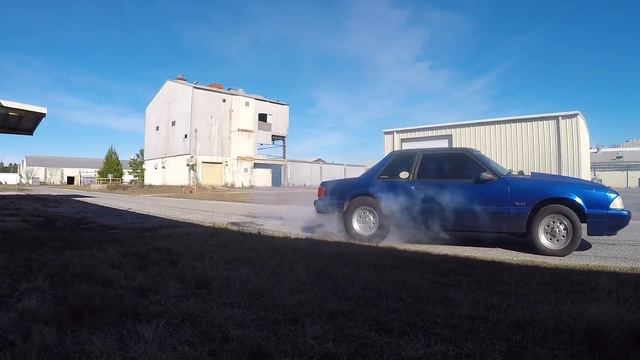Mustang 5.0 Burnout Xmas Special=) Budget Fox Body Drag Car смотреть онлайн