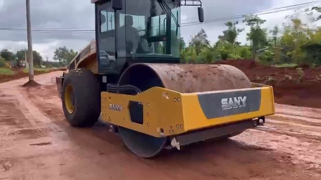 SANY SSR120 грунтовый каток в работе (Вьетнам)